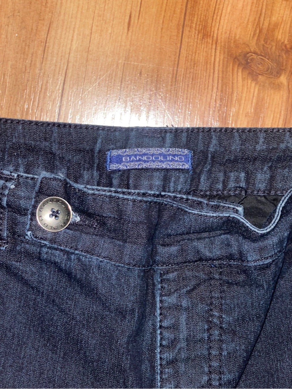 Bandolino Denim Shorts Womens Size 8 Dark Blue Stretch Mid Rise Casual Pocket - Picture 3 of 6